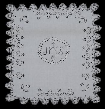 »Šlingan« prtiček, vezen v rešilje tehniki, pred 1. sv. vojno, bombažno platno.